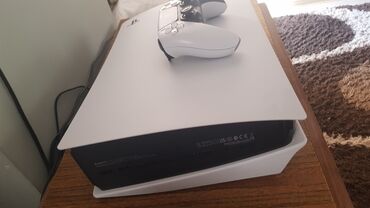 ps5 bakida: Play station 5 for sale.It is still new and in a very good condition