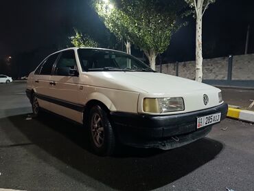 Volkswagen: Volkswagen Passat: 1991 г., 1.8 л, Механика, Бензин, Седан