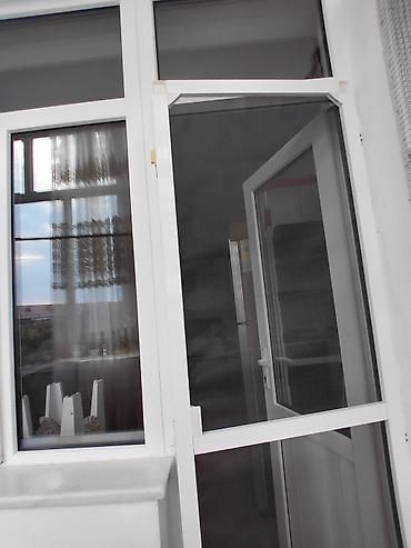 plastik setka qapi: PVC pəncərə və qapı üçün ağ rəngli torlu (anti-moxel) açılan çərçivə — 1