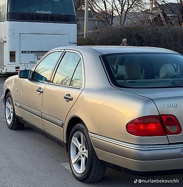 Унаа сатуу: Mercedes-Benz E-Class: 1998 г., 2 л, Кол менен иштөөчү, Бензин, Седан — 3