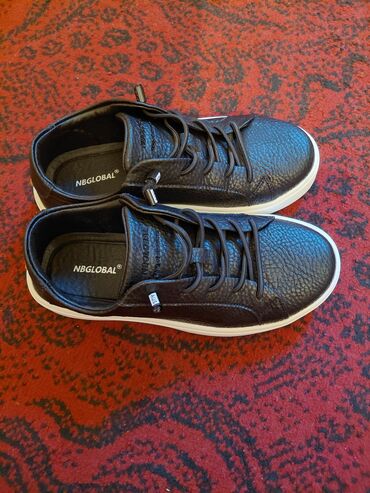 li ning зимние кроссовки: Кроссовкалар, 35, Жаңы, түсү - Кара, Акылуу жеткирүү