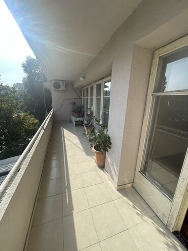 Uzunmüddətli kirayə mənzillər: Mənzil – geniş və işıqlı planlama - Girişdə dəhliz, bir neçə otağa — 9