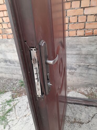 прихожей шкаф для: Двери в частный дом, Металл, Левая, цвет - Коричневый