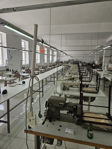tikis fabrikinde is elanlari: Xocasen Murad şadlıq sarayının arxasında yerləşən tikiş fabrikinə