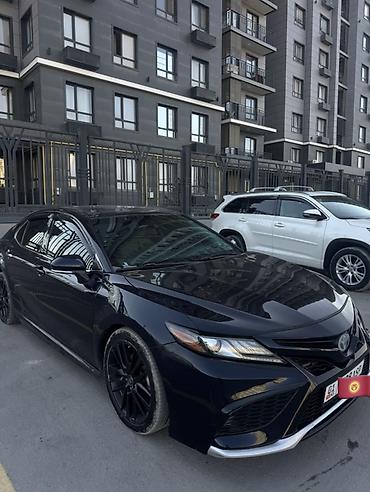 44 2: Toyota Camry: 2021 г., 2.5 л, Вариатор, Гибрид, Седан — 1