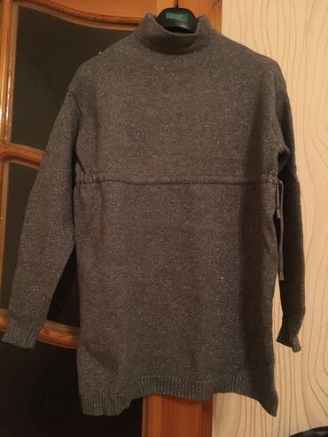 Köynək və bluzalar: Krep-şıfon kofta,2 defe geyinilib,M ölcü,uzunluq 65 smdır,qiymet — 15