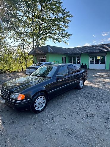 motor bmw: Mercedes-Benz C 180: 2.3 l | 1993 il Sedan — 1