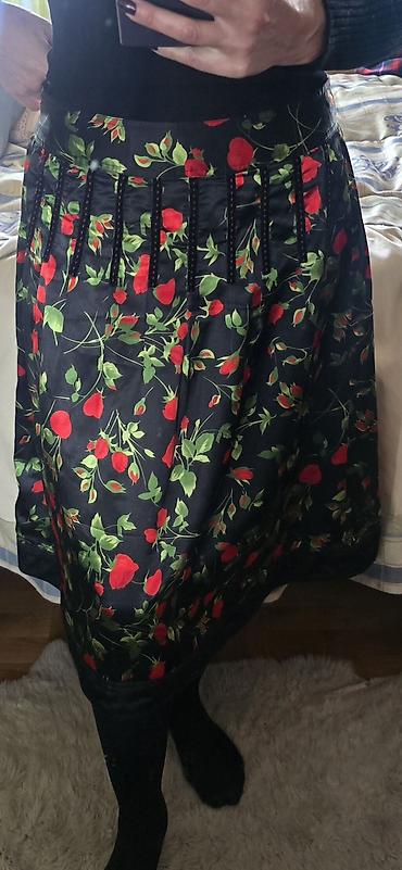 dva srca slike: Prelepa cvetna crna suknja sa crvenim ružama. Floral print. Meni je — 3