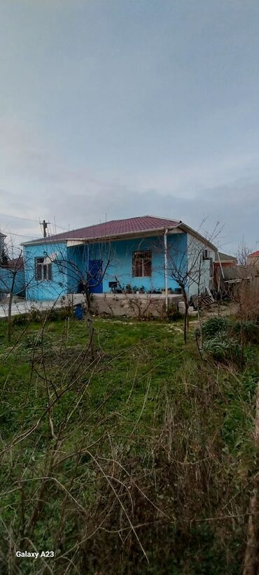 Həyət evləri və villaların satışı: Satılır: həyət evi - Geniş, hasarlı həyət: dəmir darvaza, betonlanmış — 17