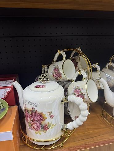 Наборы посуды: Чайные наборы из тонкого фарфора в подарочных боксах. Варианты: - — 8