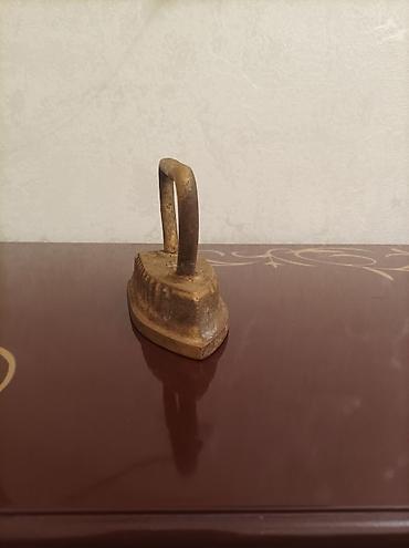 Qədim ütülər: Antik tökmə dəmir ütü - Material: bərk tökmə dəmir - Quruluş: klassik — 1
