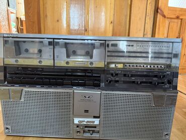 купить кассетный магнитофон: Портативный стереомагнитофон Sharp GF-909 (boombox). Особенности: -