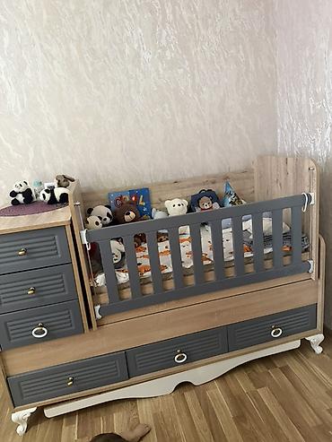 Beşiklər: Oğlan və qız üçün, Yeni, Dördbucaq, Beşik, Matras ilə, Yellənmə mexanizmi ilə — 4