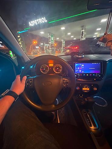 Транспорт: Kia Rio sedan – gümüş rəng, arxa ötürücülük işıqları LED görünüşlü — 6