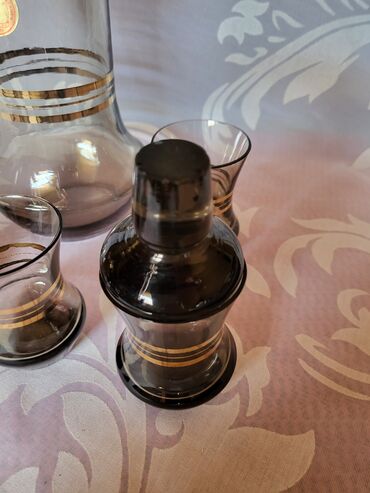 Čaše: Servis nov za zestoko pice Paracinsko staklo. Servis je — 9