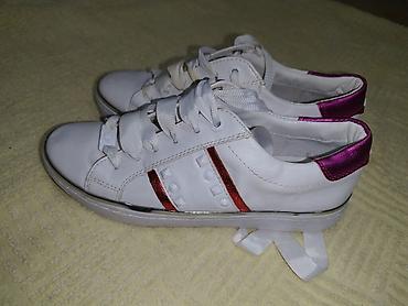 adidas sandale: Bele ženske patike sa platformom i ukrasnim detaljima - Model: niske — 4