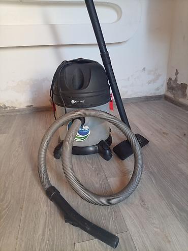Galaksi markalı tozsoran. Korpus üzərində “Aqua Vac Water System” qeyd