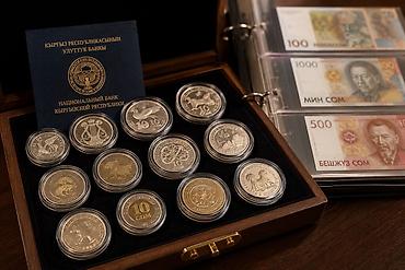 монеты сом: ПРОДАЮ или МЕНЯЮ Полный комплект 10 сомовые серебряные монеты — 1