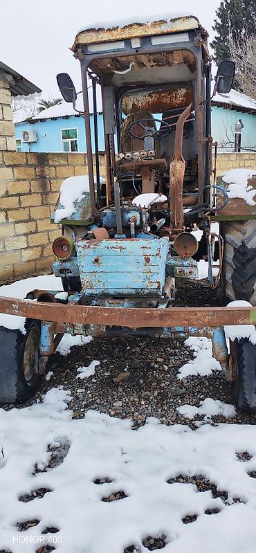 Traktorlar: Məhsul: Kənd təsərrüfatı traktoru və qoşulan avadanlıq Təsvir: - — 10