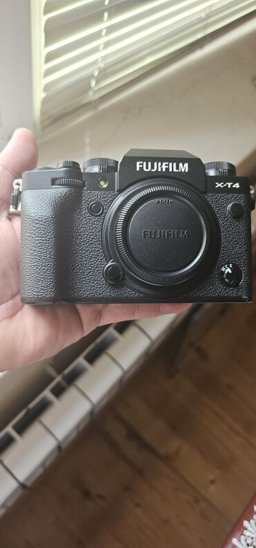 fujifilm: Marka:fuji̇fi̇lm 
növü:x-t4
vəziyyət:yeni̇