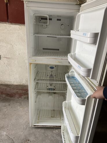 продаю или меняю: Холодильник LG, Б/у, Двухкамерный