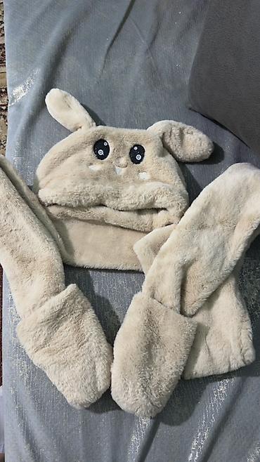 qış geyimləri: Yumşaq parça ilə hazırlanmış şirin dovşan şapkası. Açıq bej rəngdədir — 1