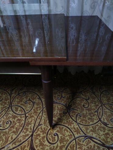 Столы для зала: ✅Продаётся раздвижной стол для гостиной или столовой. ♻️Форма — 8