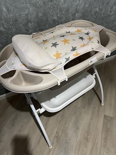 hamam rəfi: İtaliya istehsalı CAM (Il Mondo del Bambino) körpə vannası və stendi — 2