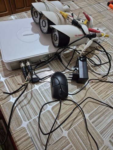 dvr 8 kanal: DVR Hikvision 500 GB Hard disklə+ 3 ədəd kamera