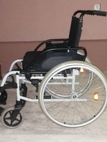 Invalidska kolica: Invalidska kolica Brezzy Unix. Polovna kolica sa tragovima koriscenja