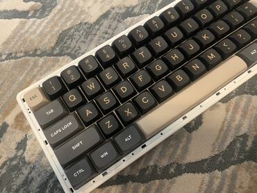 Клавиатуры: Rk r65 белая на коричневых свитчах стабы и свитчи смазаны с завода