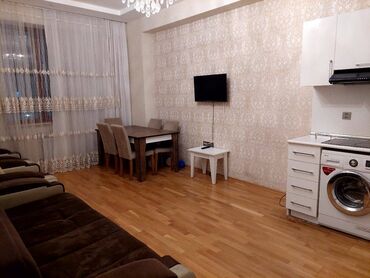 Uzunmüddətli kirayə mənzillər: Qaraev metrosuna yaxin 17 mertebeli binanın 3-cu mərtəbəsində — 8