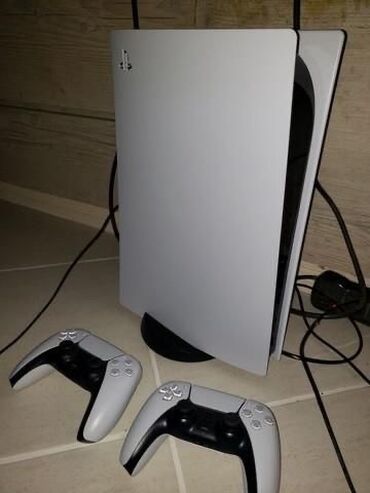 PS5 (Sony PlayStation 5): Пес 5
2 джойстика 
Игры кортал комбат юфс пес2023