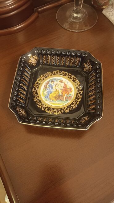 Digər dəstlər və servizlər: Kobalt Çexiya . Qiymətlər fərqlidir .6,8,10,12,15 manat . votsap — 4