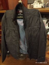 джинсовая куртка: Salam.Gödəkcə çox az geyinilib və səliqəli vəziyyətdə qalıb.Rahat və