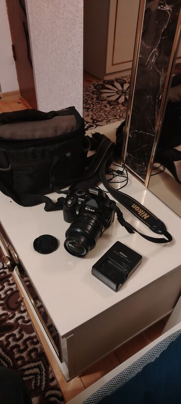 laptop çanta: Nikon D3200 normal vezyetde yeni başlayanlar üçün ideal seçimdir