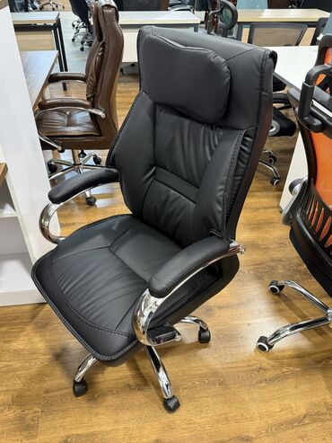Ofis və oyun kresloları: Təkərli, Qolları tənzimlənir, Süni dəri — 31