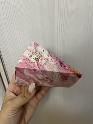 Tort dilimləri formasında maraqlı karopkalardır və 10 ədəddir