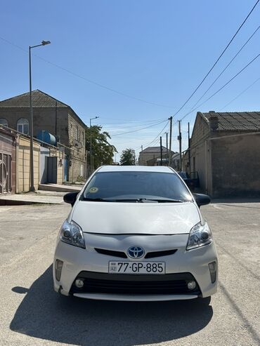 ağ 07: Toyota Prius: 1.8 l | 2013 il