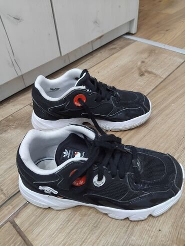 nike air max crno bele: Adidas, Size - 32