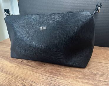 srebrni privesci za pandoru: Shoulder bag, Guess, Material: Leather