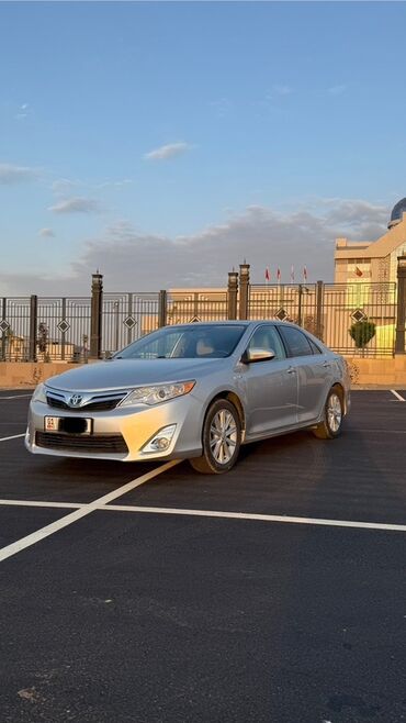 талас ауди: Toyota Camry: 2013 г., 2.5 л, Автомат, Гибрид, Седан
