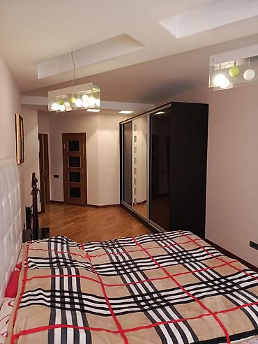 ev alqi satqi kiraye: 3 otaqlı, geniş və işıqlı mənzil. Daxili planlama funksionaldır: böyük — 2