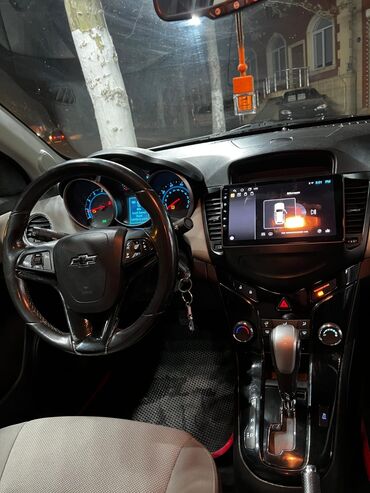 Chevrolet: Chevrolet Cruze: 1.4 l | 2014 il 20086 km Sedan — 11