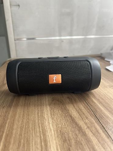 Audio: Portativ Bluetooth kolon - Kompakt, silindrik dizayn, ön hissədə — 1
