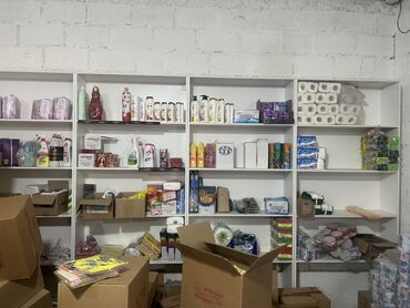 стулья для цеха: Продаются полки для магазина 8 штук каждый по 5тыс. Могу по