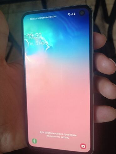 Samsung: Samsung Galaxy S10e, Б/у, 128 ГБ, цвет - Зеленый, 1 SIM
