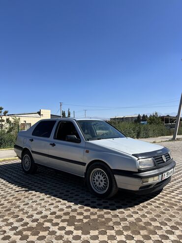 малибу машина цена: Volkswagen Vento: 1993 г., 1.8 л, Механика, Бензин, Седан