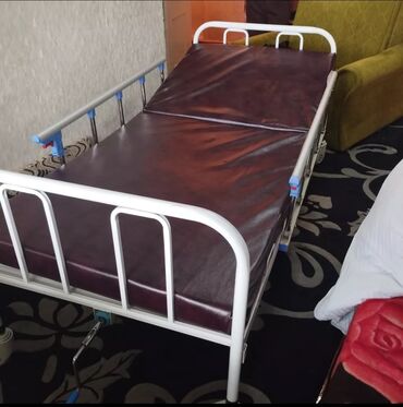 Медицинская мебель: Продается медицинская кровать с матрасом, спинка регулируется, по