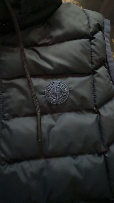 Женская одежда: Пуховая жилетка Stone Island с капюшоном, размер M. - Цвет — 3